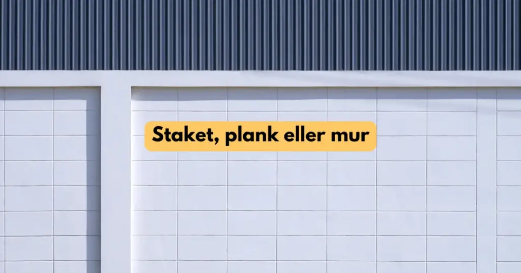 Staket, plank eller mur